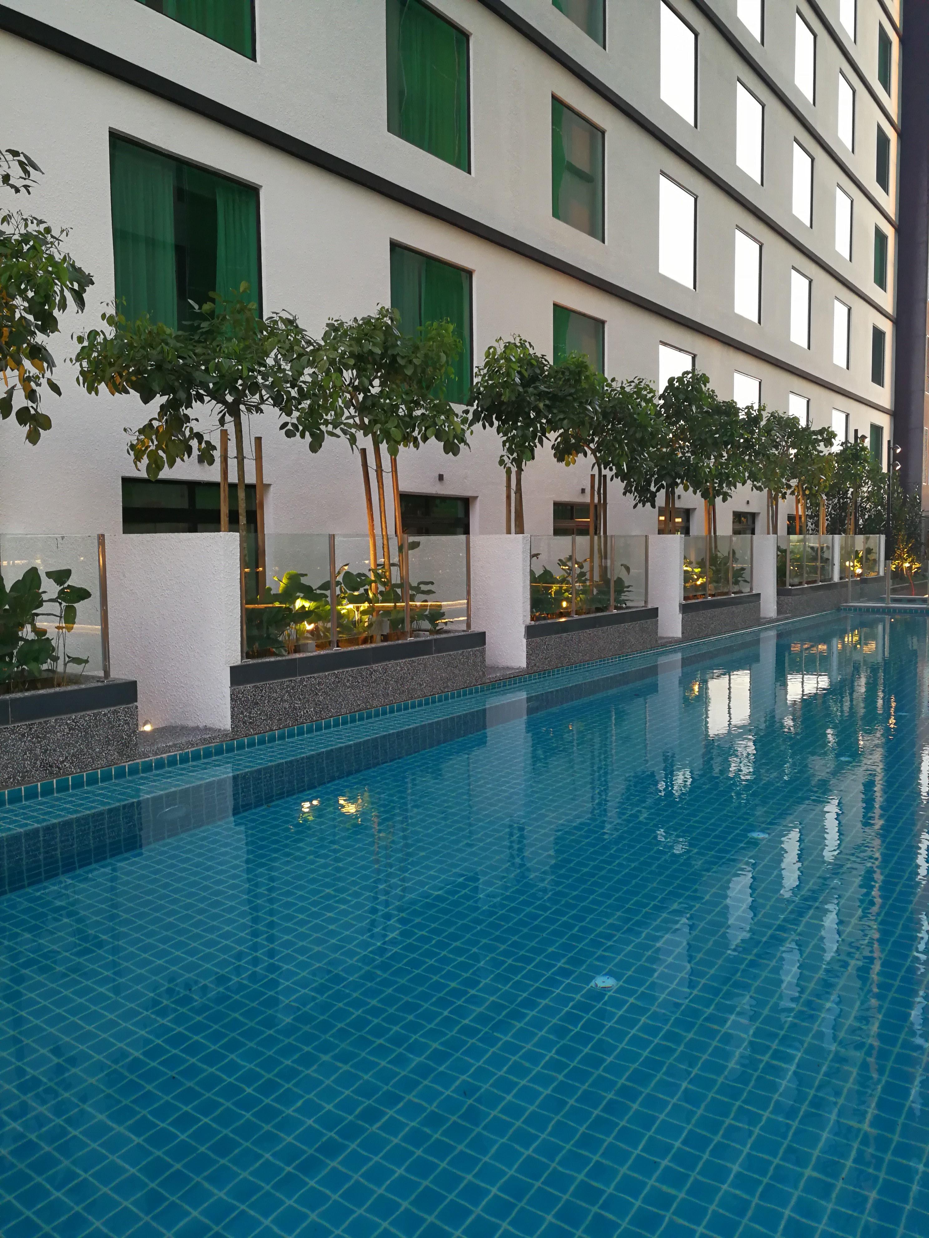 Amari Johor Bahru Otel Dış mekan fotoğraf The pool at the hotel